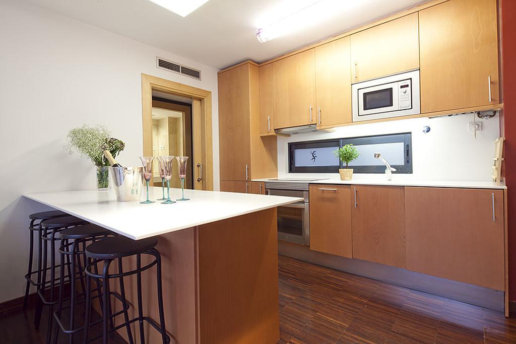 Apartment Barcelona Rentals - Sarria Apartments Near Center ภายนอก รูปภาพ