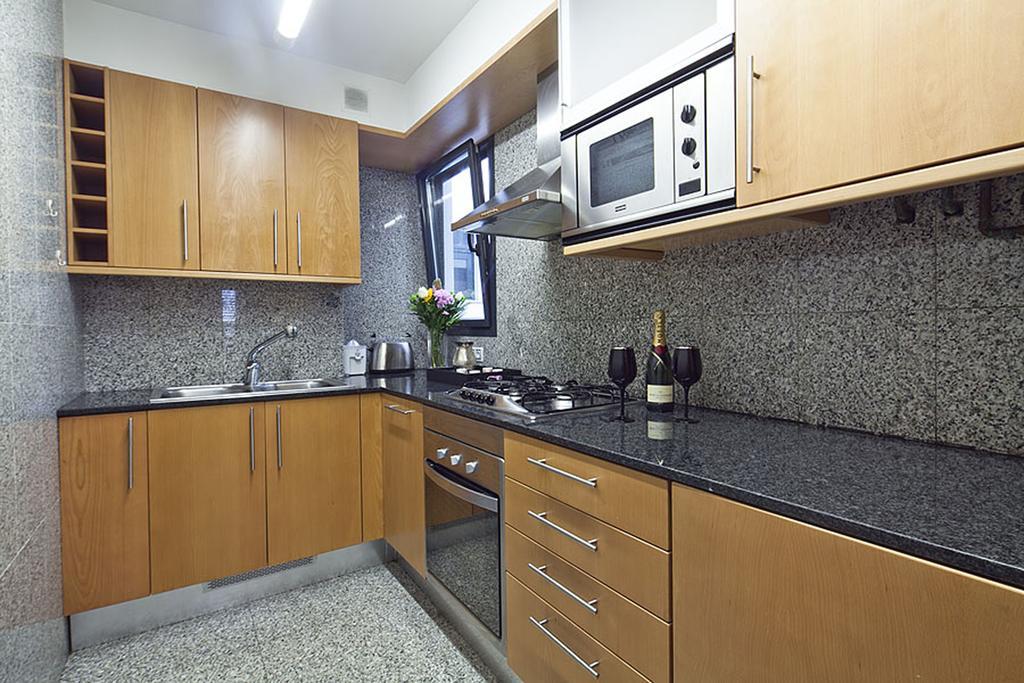 Apartment Barcelona Rentals - Sarria Apartments Near Center ภายนอก รูปภาพ